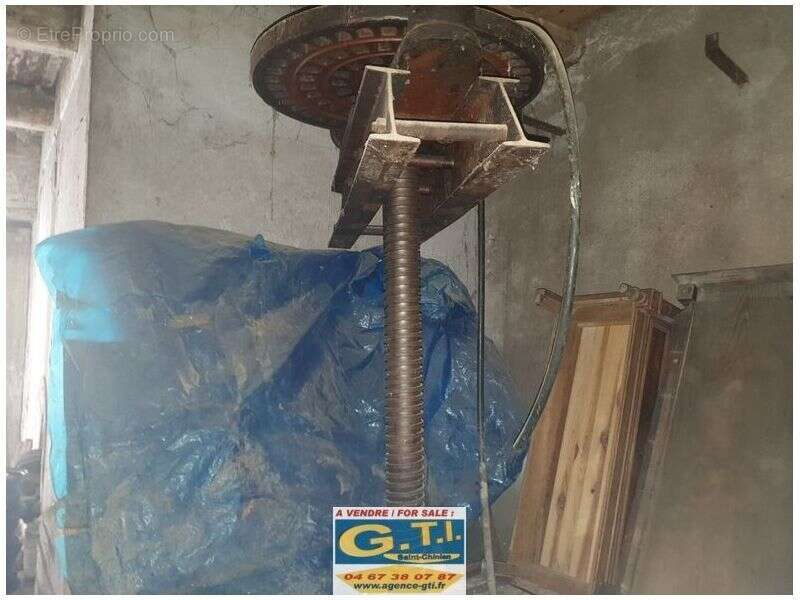 Parking à BABEAU-BOULDOUX