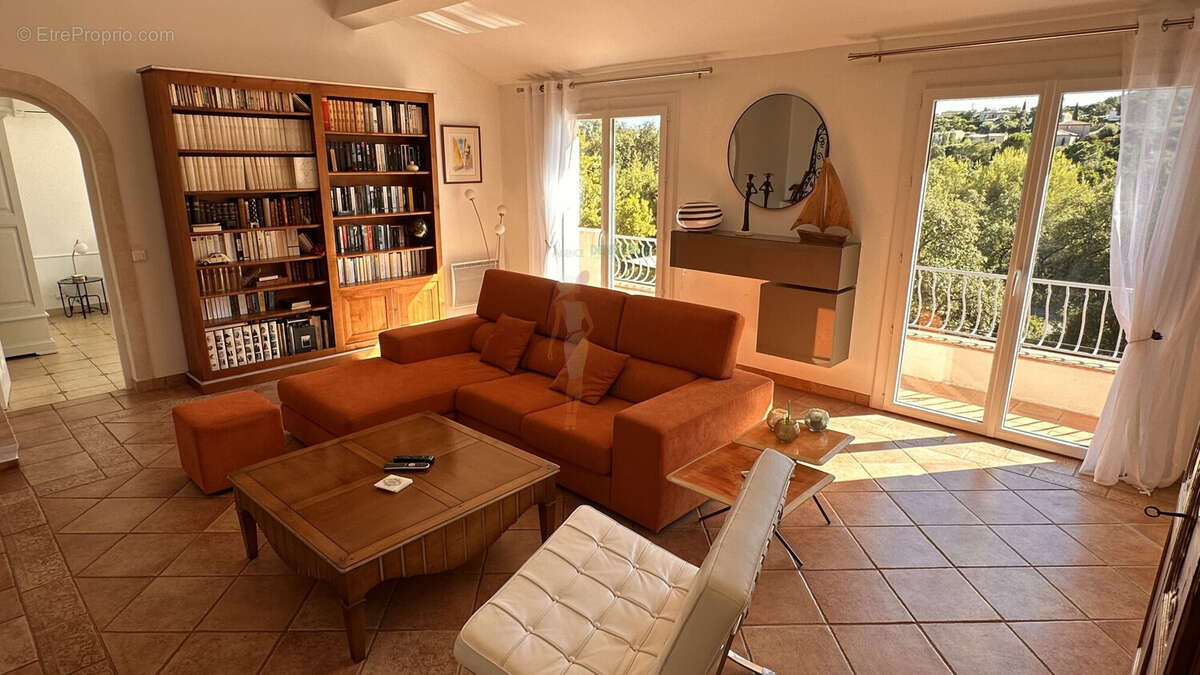 Maison à LES ISSAMBRES