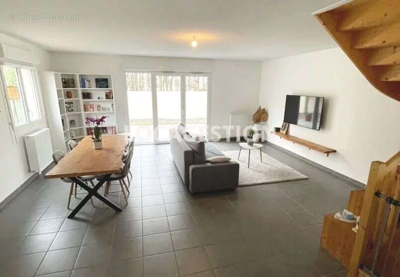 Maison à LA SALVETAT-SAINT-GILLES