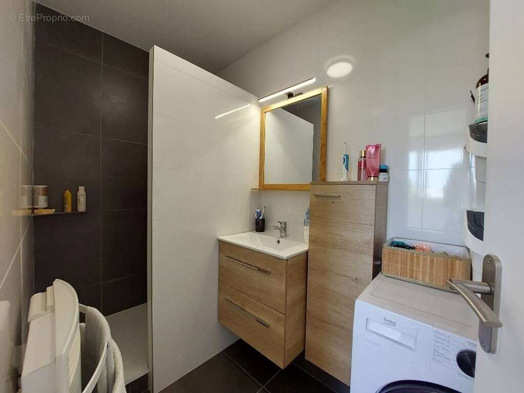 Appartement à DONVILLE-LES-BAINS