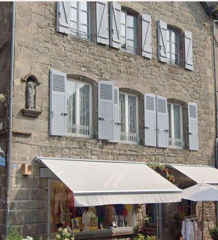 Appartement à BESSE-ET-SAINT-ANASTAISE