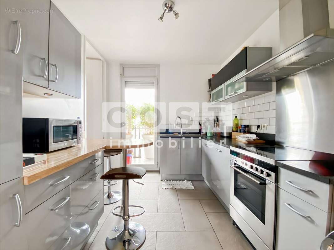 Appartement à PARIS-17E