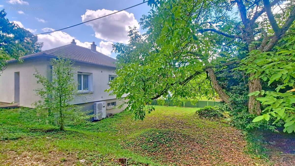 Maison à LA CHAUSSEE-SAINT-VICTOR