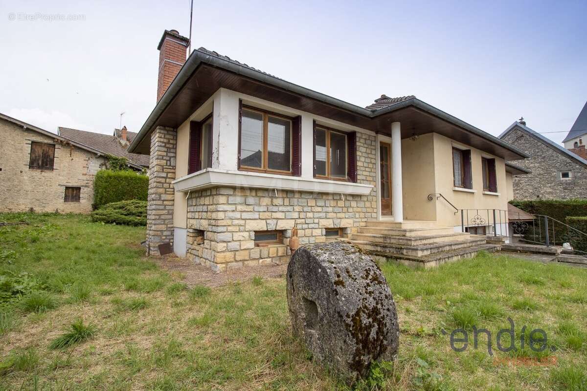 Maison à BOURBERAIN