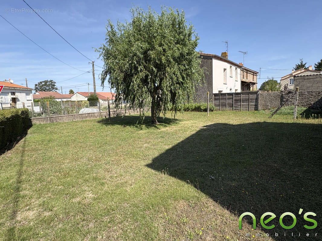 Maison à SAINT-MACAIRE-EN-MAUGES