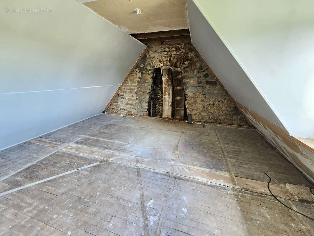 Maison à LA CHAPELLE-BICHE