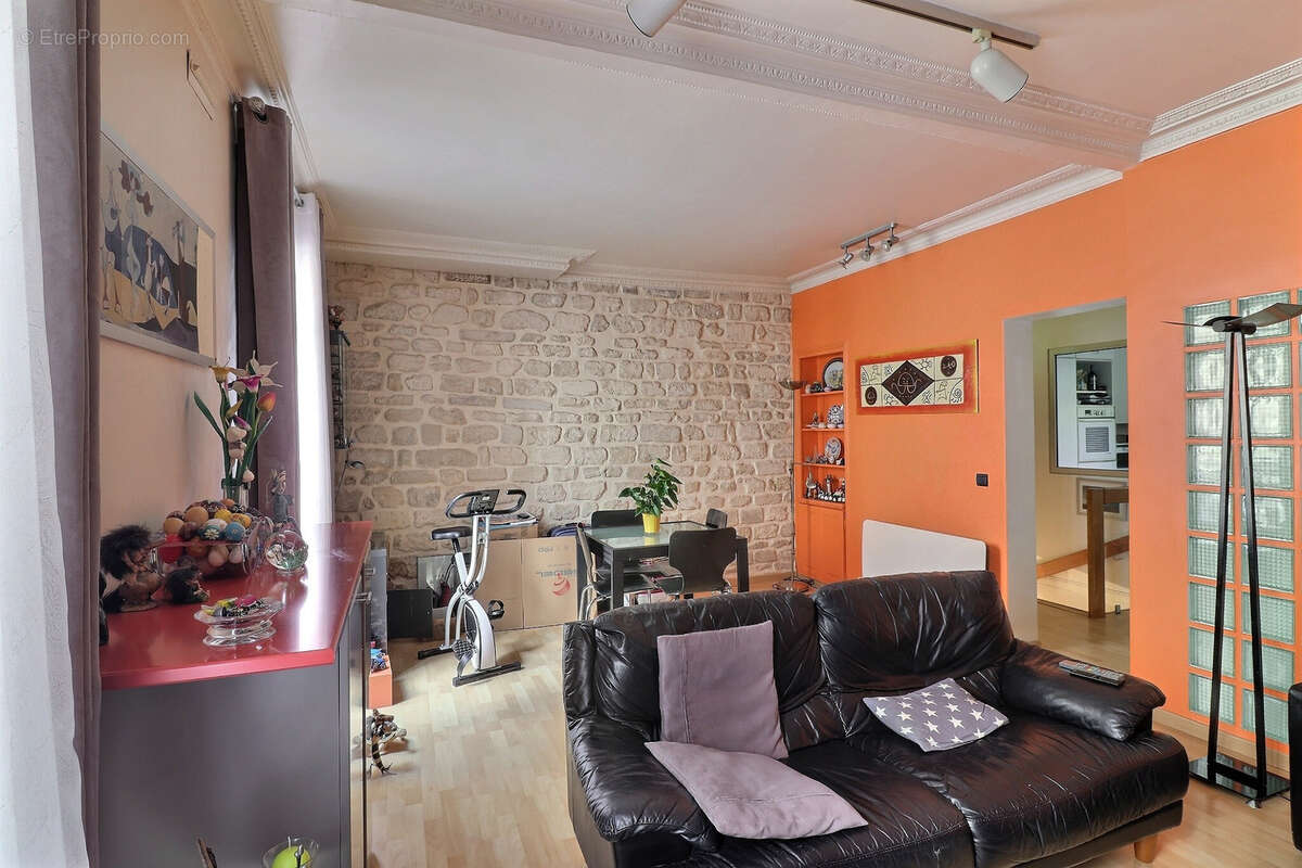 Appartement à PARIS-14E