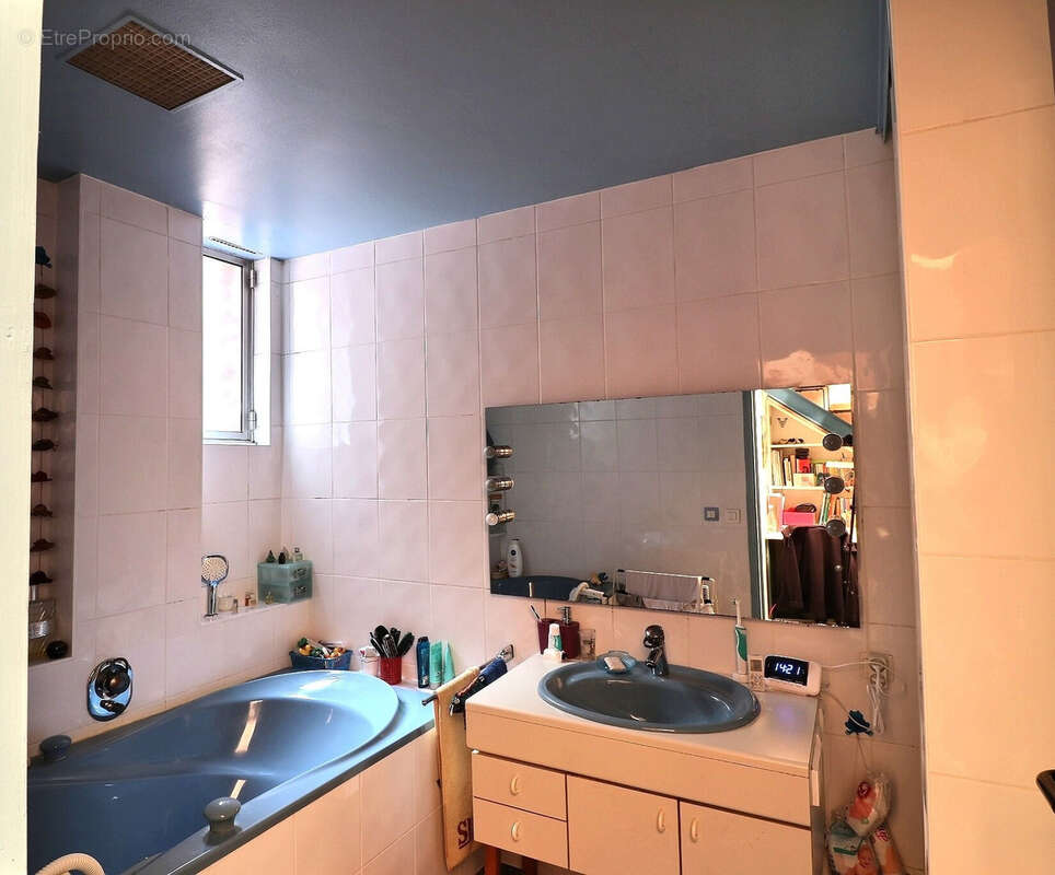 Appartement à PARIS-14E