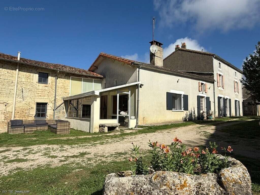 Maison à VILLEFAGNAN