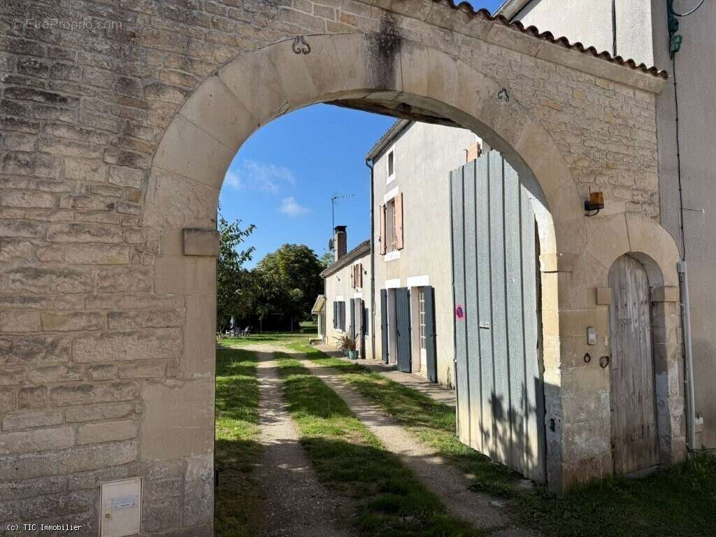 Maison à VILLEFAGNAN