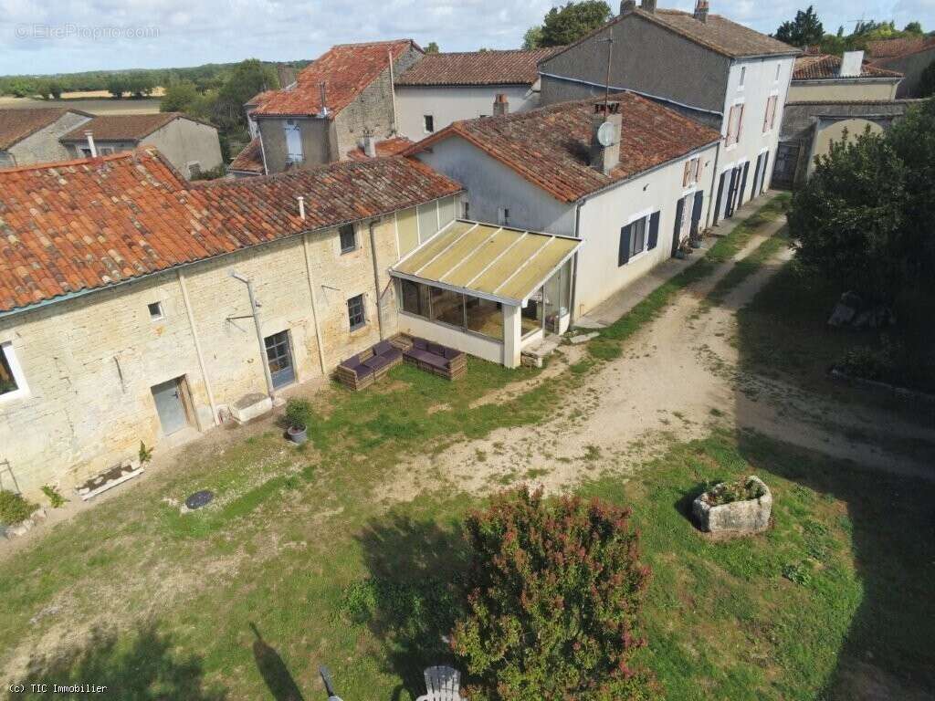 Maison à VILLEFAGNAN