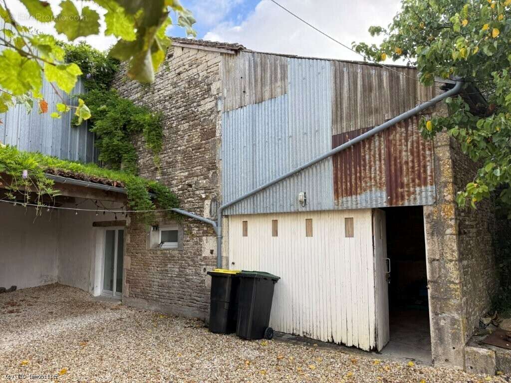 Maison à VILLEFAGNAN