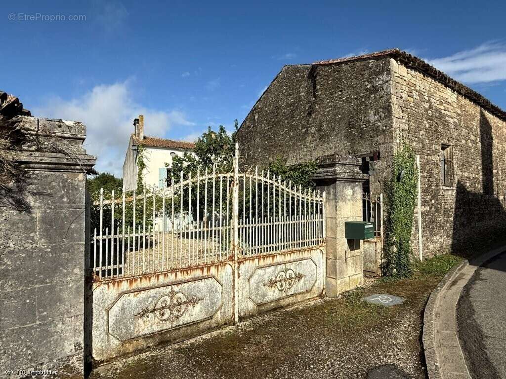 Maison à VILLEFAGNAN