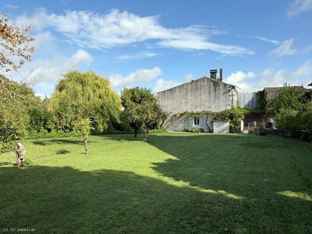 Maison à VILLEFAGNAN