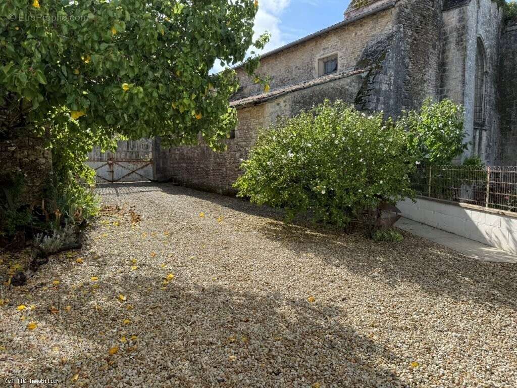 Maison à VILLEFAGNAN