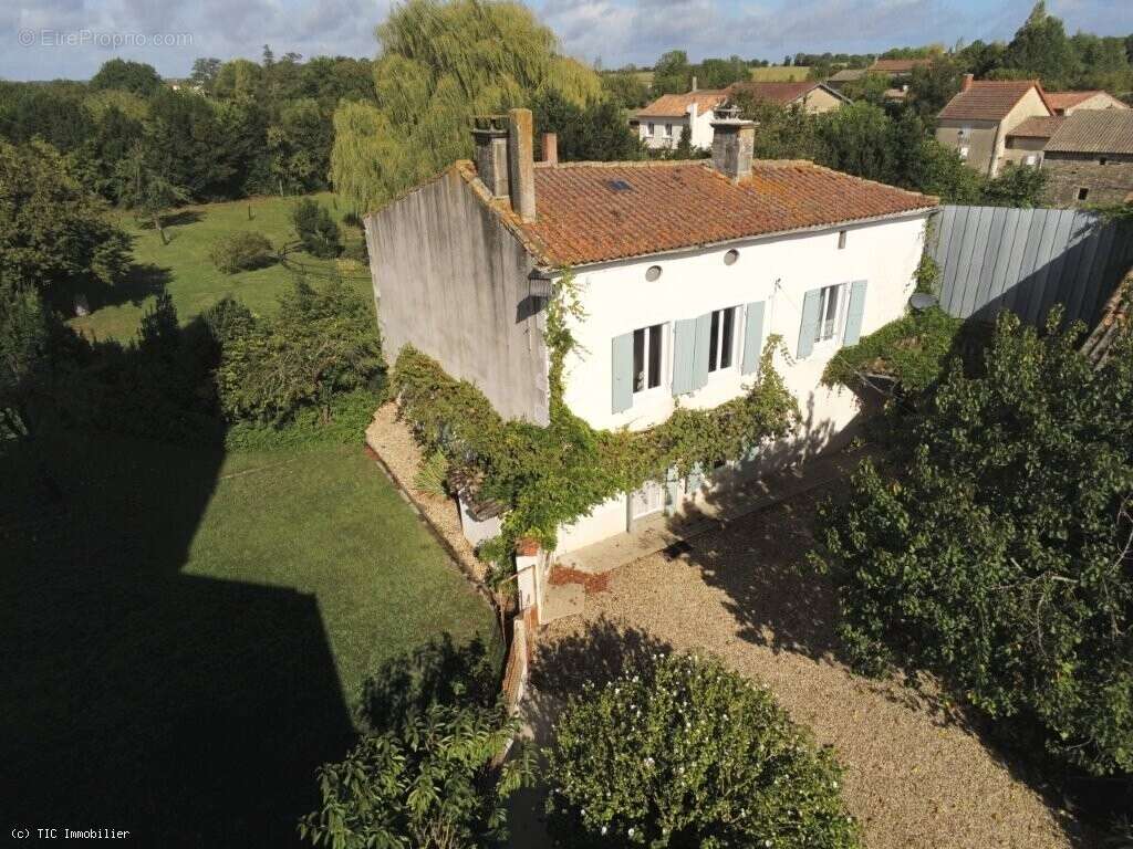 Maison à VILLEFAGNAN