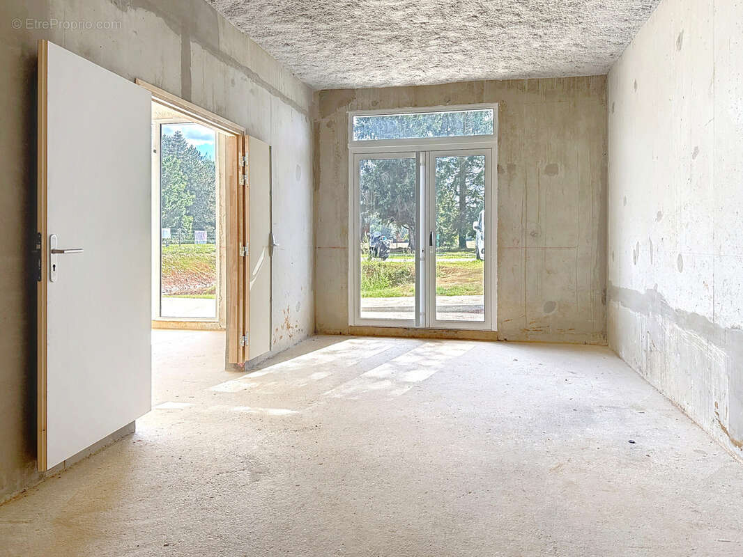 Commerce à FRANQUEVILLE-SAINT-PIERRE