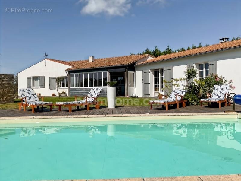 Maison à SAINT-CLEMENT-DES-BALEINES