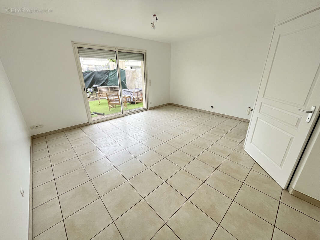 Appartement à SARTROUVILLE