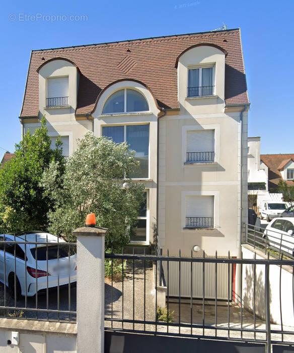 Appartement à SARTROUVILLE