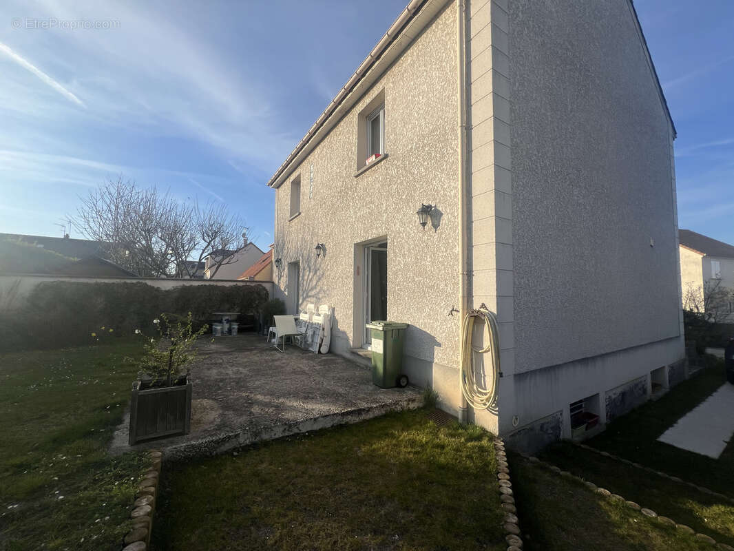 Maison à SARTROUVILLE