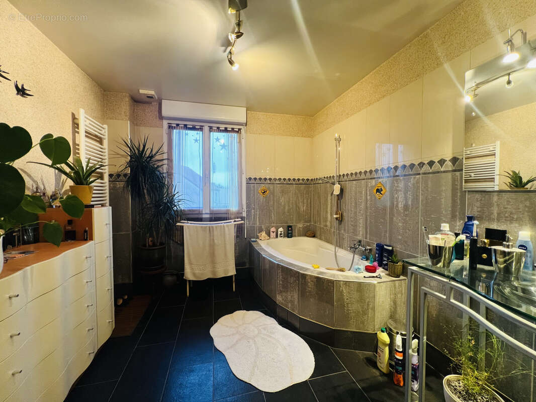 Maison à SARTROUVILLE