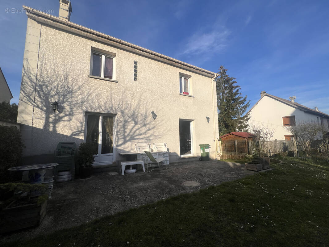 Maison à SARTROUVILLE