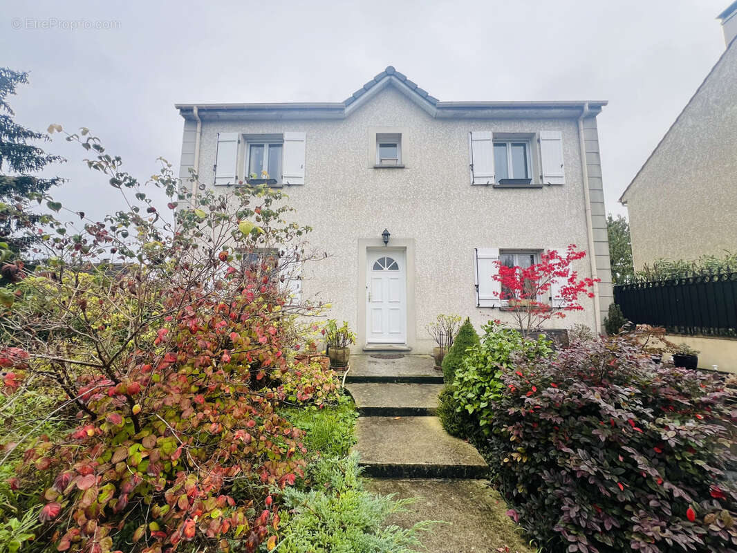 Maison à SARTROUVILLE