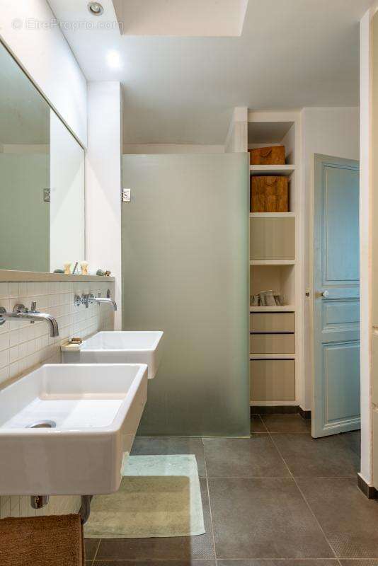 Appartement à PARIS-10E