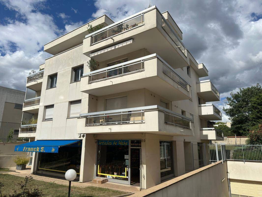 Commerce à SAINT-MAUR-DES-FOSSES