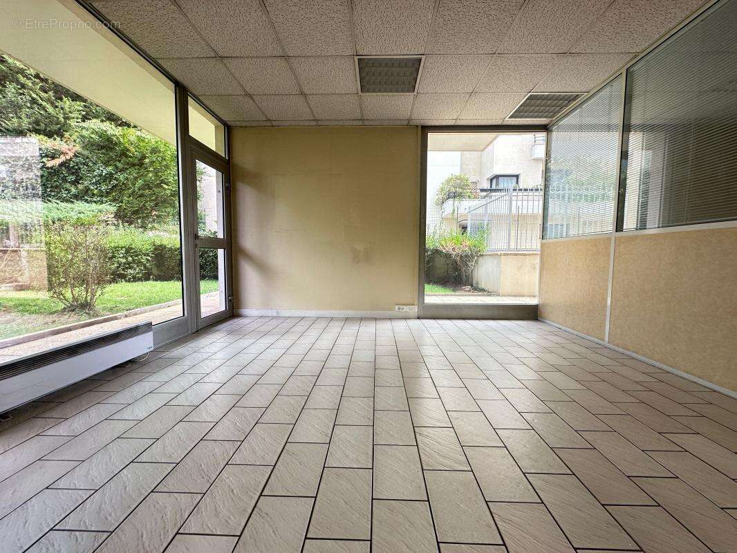 Commerce à SAINT-MAUR-DES-FOSSES