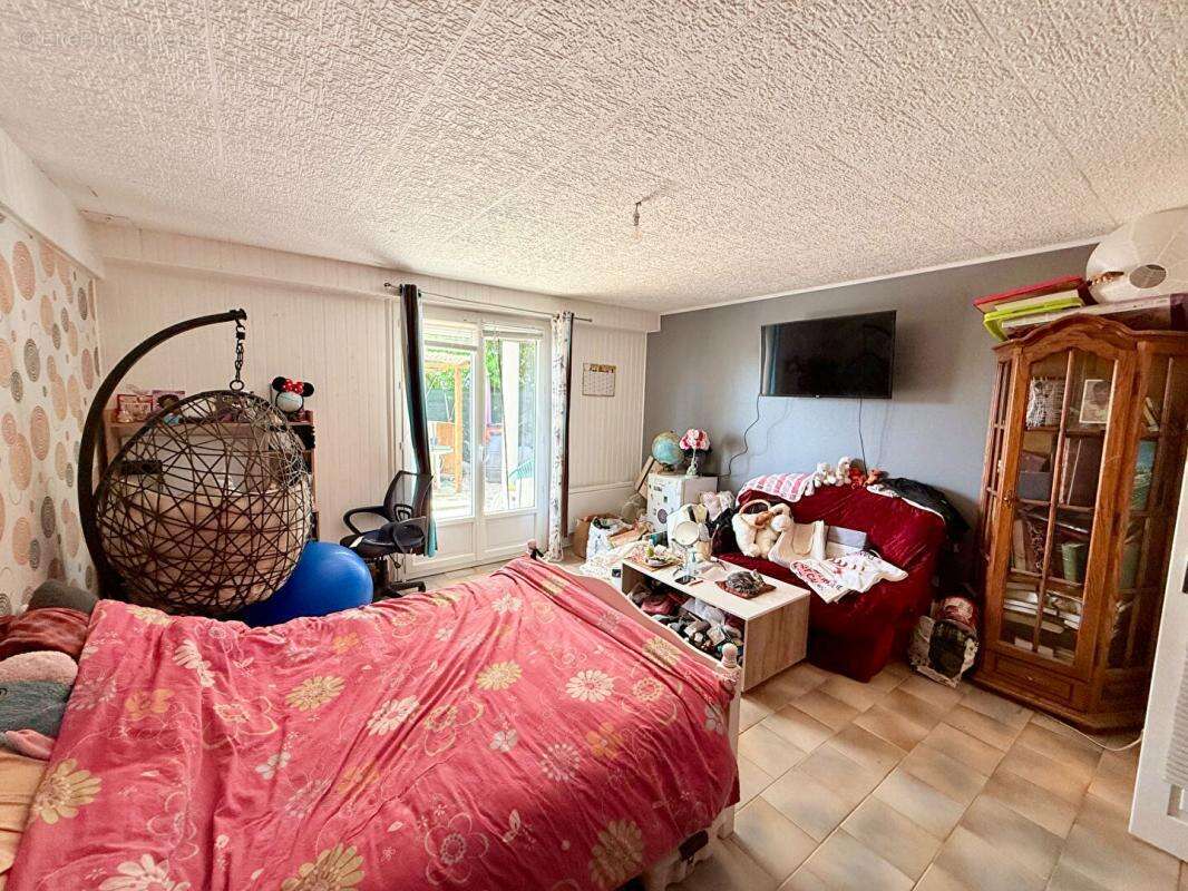 Maison à LAROCHE-SAINT-CYDROINE