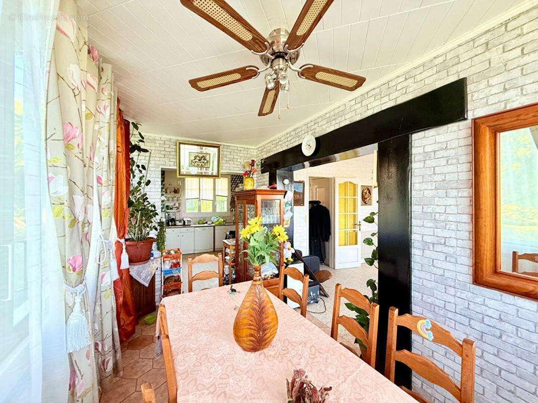 Maison à LAROCHE-SAINT-CYDROINE