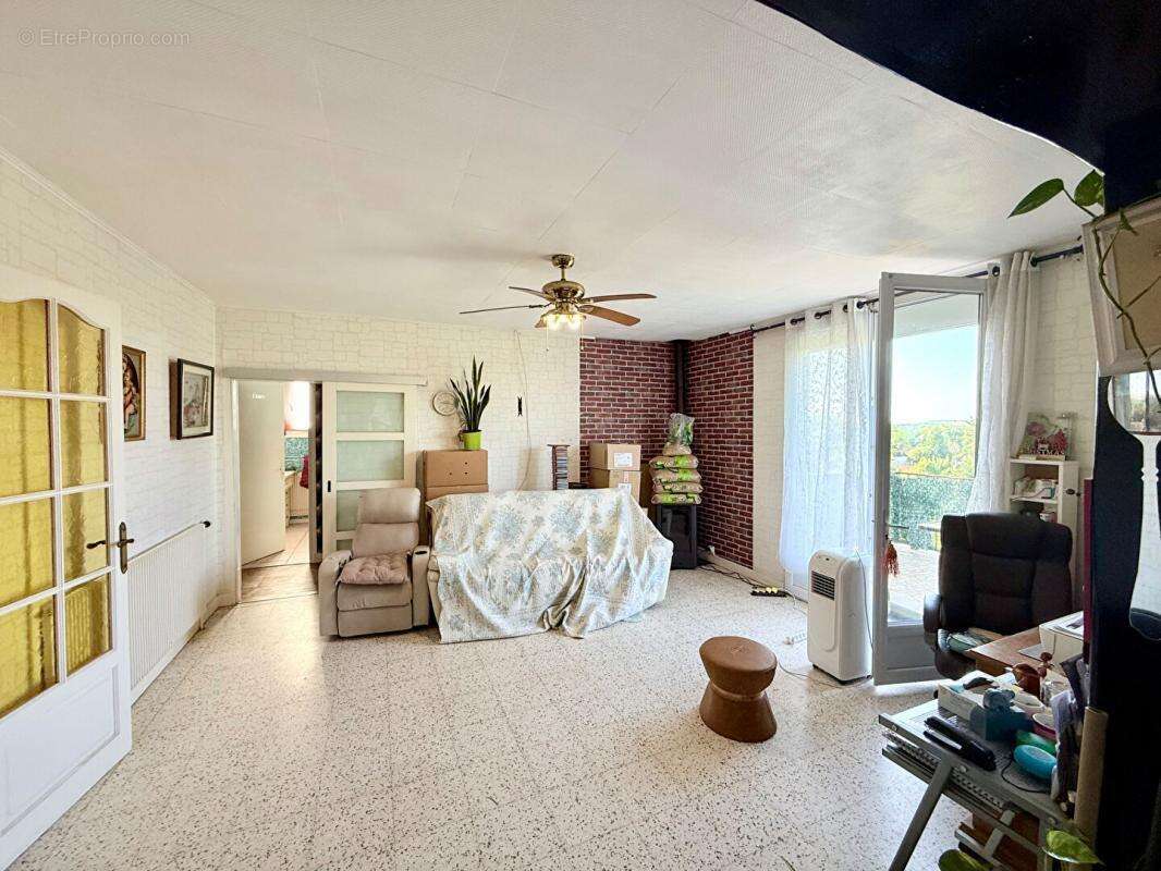 Maison à LAROCHE-SAINT-CYDROINE