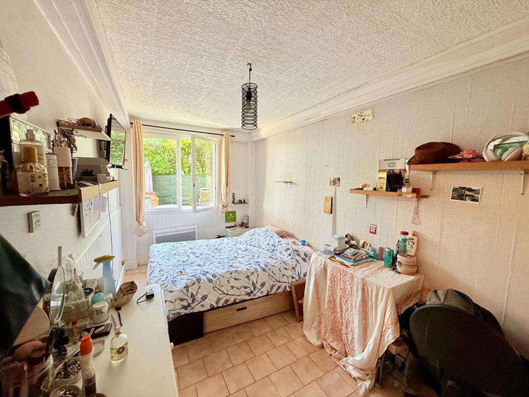 Maison à LAROCHE-SAINT-CYDROINE