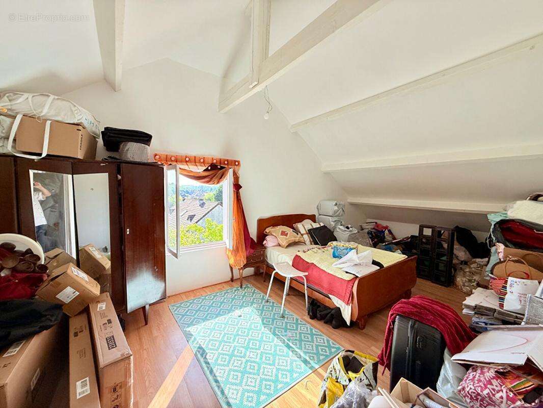 Maison à LAROCHE-SAINT-CYDROINE