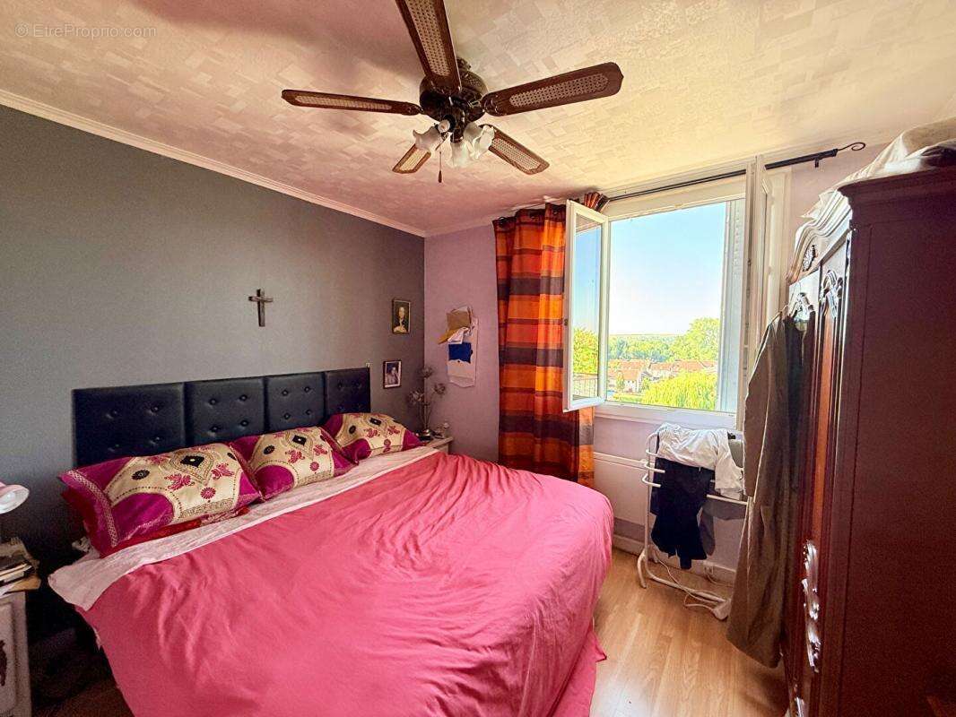 Maison à LAROCHE-SAINT-CYDROINE