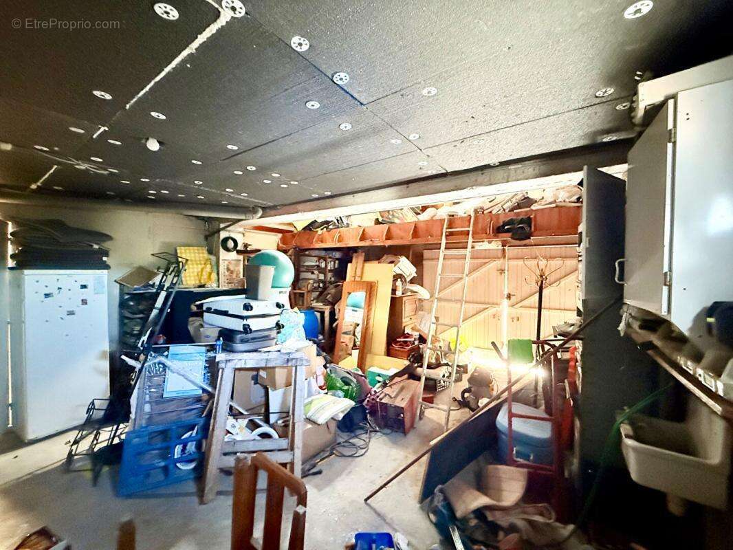 Maison à LAROCHE-SAINT-CYDROINE