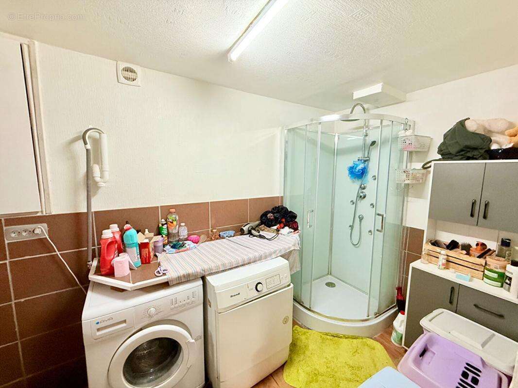 Maison à LAROCHE-SAINT-CYDROINE