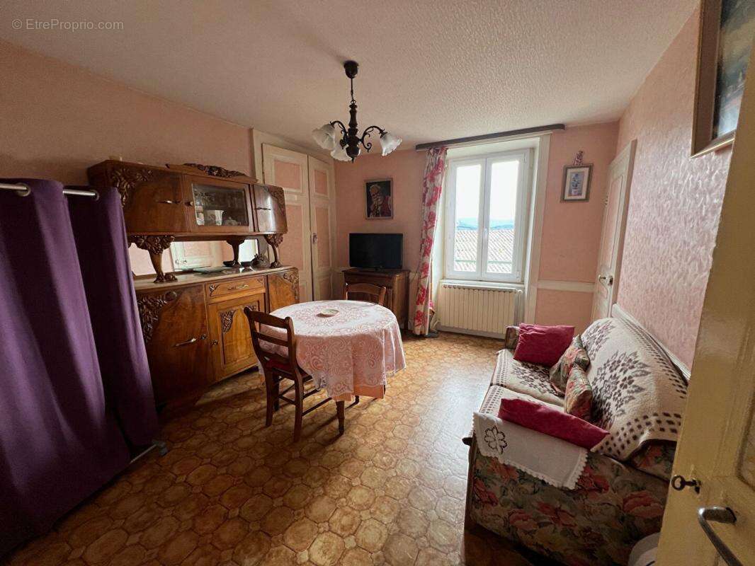 Maison à SAINT-REMY-SUR-DUROLLE