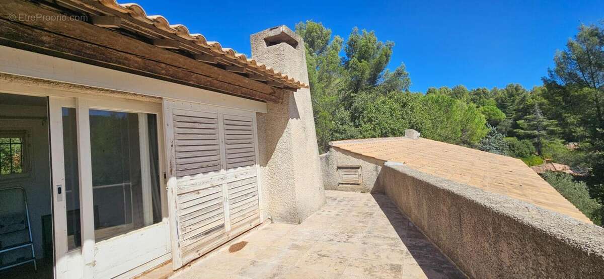 Maison à LE REVEST-LES-EAUX