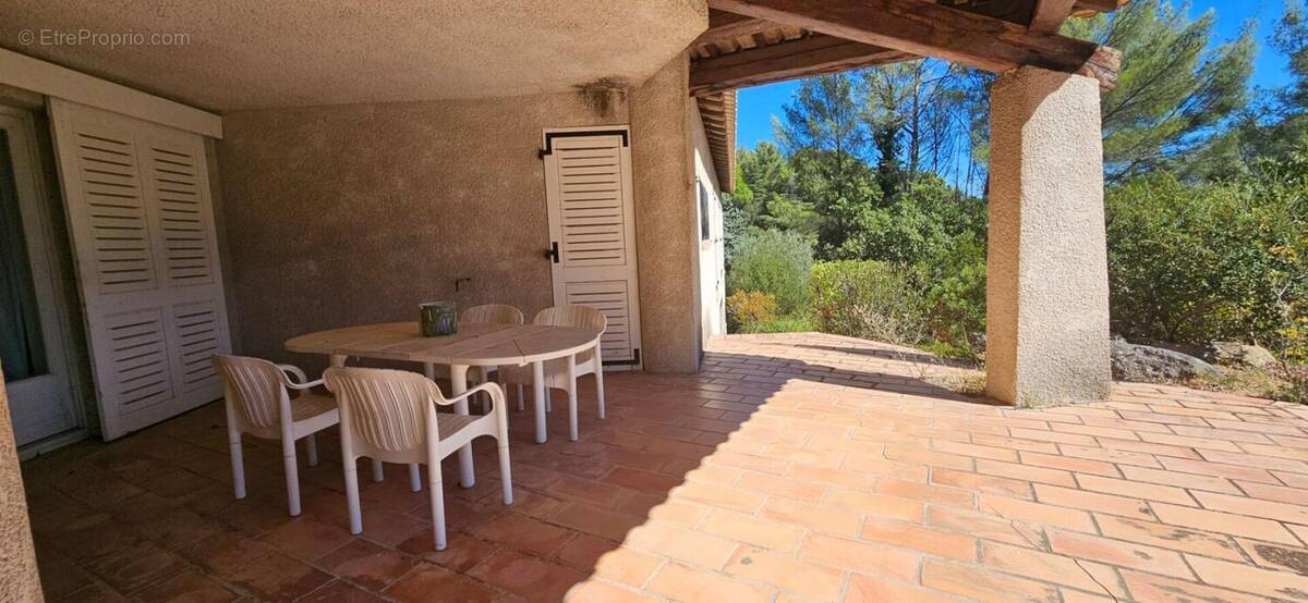 Maison à LE REVEST-LES-EAUX