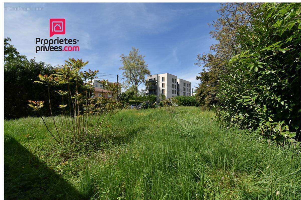 Terrain à SAINT-PRIEST