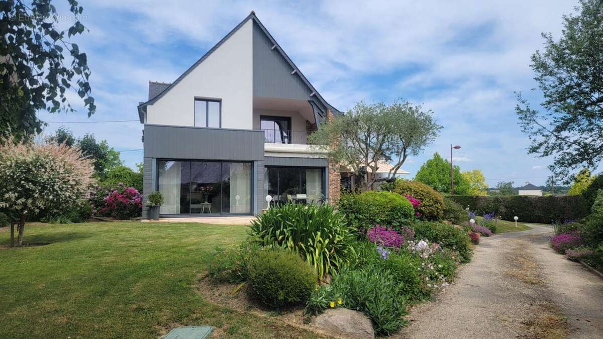 Maison à LA MEMBROLLE-SUR-LONGUENEE