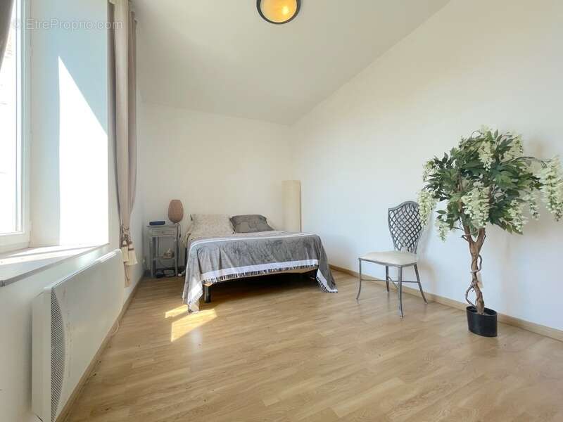 Maison à SAINTE-RADEGONDE-DES-NOYERS