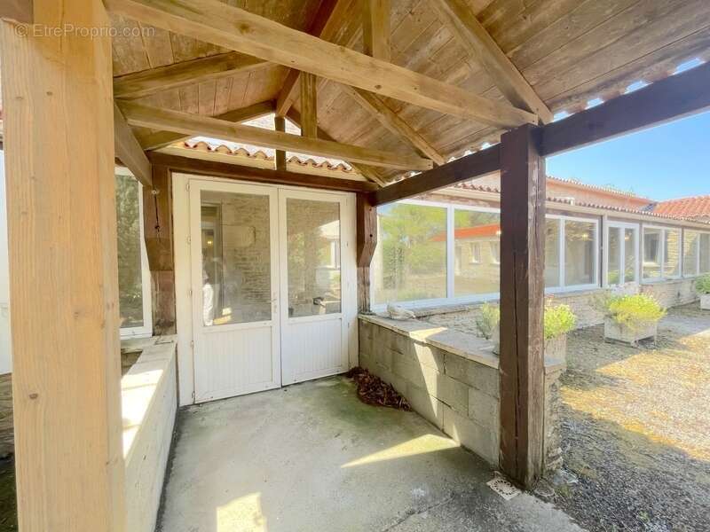 Maison à SAINTE-RADEGONDE-DES-NOYERS