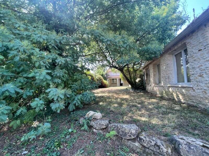 Maison à SAINTE-RADEGONDE-DES-NOYERS