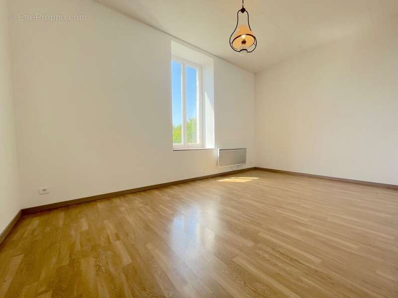 Maison à SAINTE-RADEGONDE-DES-NOYERS