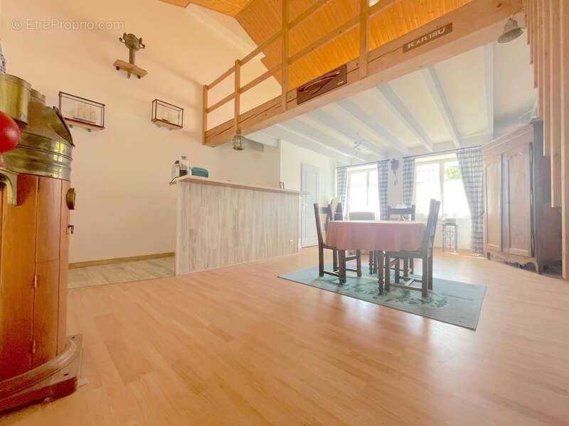 Maison à SAINTE-RADEGONDE-DES-NOYERS