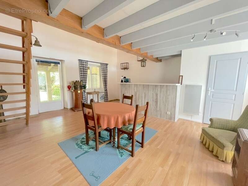 Maison à SAINTE-RADEGONDE-DES-NOYERS